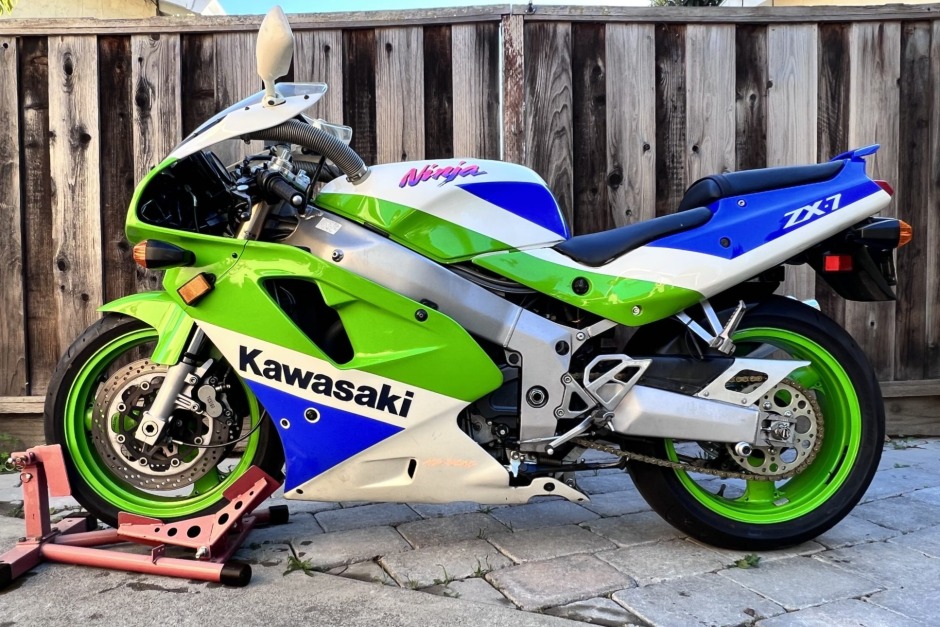 ジョージ 1992 Kawasaki ZX750-J2 Ninja ZX7 VIN JKAZXDJ17NA015057 | Hagerty